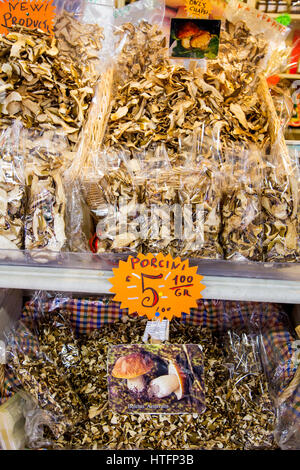 Getrocknete Pilze zum Verkauf im Mercato Centrale in Florenz Italien Stockfoto