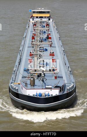 im Landesinneren Tankschiff Schifffahrt auf dem Rhein Stockfoto