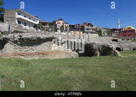 Amphitheater durres Durres ist im Zentrum der Stadt und ist nur halb ausgegraben. Es war zu Beginn des 2. Jahrhunderts gebaut, für Performances. Stockfoto