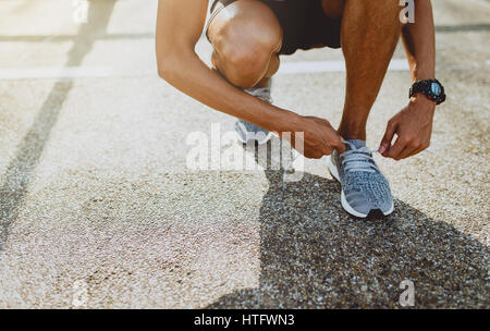 Läufer, die versuchen, immer bereit für Run Laufschuhe. Gesunde Lebensweise. Stockfoto