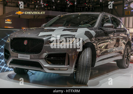 Genf, Schweiz - 8. März 2017: Start der F-Pace auf dem Jaguar Stand auf dem Genfer Autosalon Stockfoto