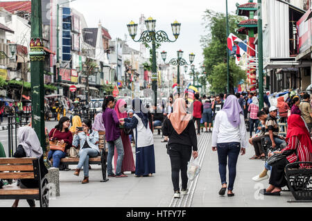 Besetzt Malioboro Street im Zentrum von Yogyakarta - Java, Indonesien Stockfoto