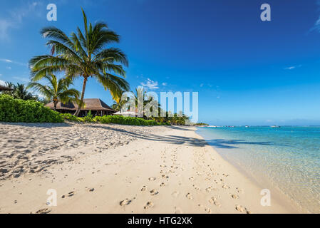 Le Morne, Mauritius - 11. Dezember 2015: Unglaublich weißen Strände der Insel Mauritius. Tropischer Urlaub in Le Morne Beach, Mauritius. Stockfoto