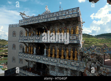 DA LAT, VIET NAM-1. September 2016: Erstaunlich Architekt Linh Phuoc Pagode am Tag bei Trai Mat, Dalat, Vietnam Stockfoto