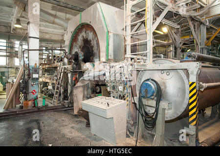 alten Produktionsmaschine. alte Fabrik. Fragment der industriellen Maschine. Drinnen im Werk. Stockfoto