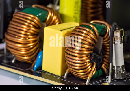 Ringkern Puls Transformatoren auf Leiterplatte Stockfoto