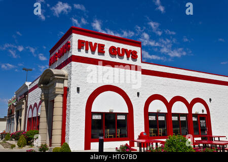 Indianapolis - ca. Juni 2016: Five Guys Restaurant. Fünf Jungs ist eine schnelle Casual Restaurant-Kette in den USA und Kanada ich Stockfoto