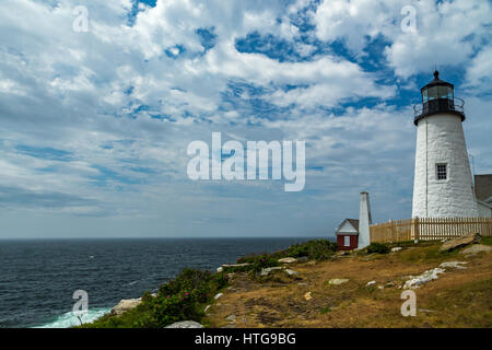 Die Pemaquid Point Light ist ein historischer US Leuchtturm befindet sich in Bristol, Lincoln County, Maine, an der Spitze des Halses Pemaquid. Der Leuchtturm war Stockfoto