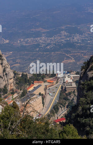 Hohen Schuss Ansicht von Monistrol de Montserrat, Kloster Montserrat, Katalonien, Spanien Stockfoto