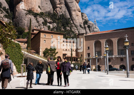 Piazza Santa Maria, Santa Maria de Montserrat Kloster Montserrat. Katalonien, Spanien Stockfoto