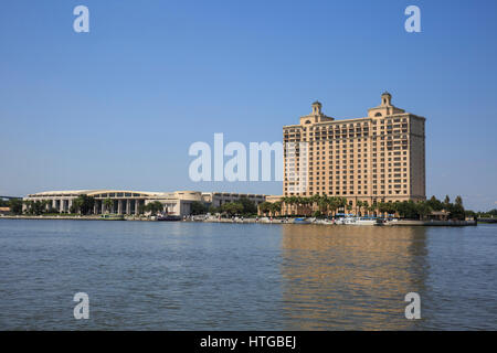 Savannah Welthandel und Convention Center und das Westin Spa und Golfresort aus über den Savannah River. Stockfoto