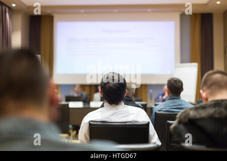 Publikum im Hörsaal, die Teilnahme an Business-Konferenz. Stockfoto