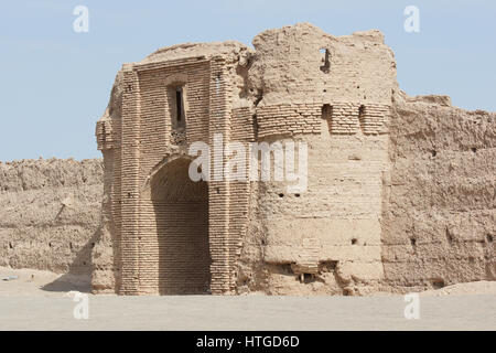 Ruine einer alten Karawanserei in der Wüste rund um Yazd, Iran, Asien Stockfoto