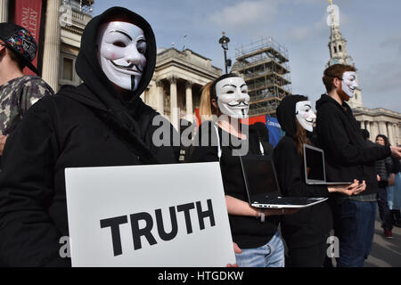 Trafalgar Square, London, UK. 11. März 2017. Anonym für die sprachlos, ein Tier Rechte Organisation Protest auf dem Trafalgar Square. Bildnachweis: Matthew Chattle/Alamy Live-Nachrichten Stockfoto