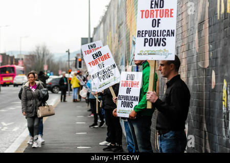 Belfast, Nordirland. 11 Mar 2017 - irisch republikanischen Gefangenen Welfare Association (IRPWA) halten einen Protest der Behandlung der republikanischen Gefangenen im Gefängnis Maghaberry HMP zu markieren. Stockfoto