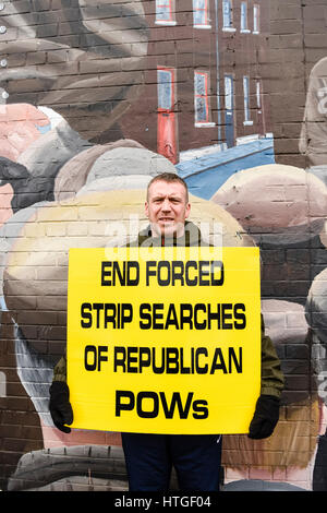 Belfast, Nordirland. 11 Mar 2017 - irisch republikanischen Gefangenen Welfare Association (IRPWA) halten einen Protest der Behandlung der republikanischen Gefangenen im Gefängnis Maghaberry HMP zu markieren. Stockfoto