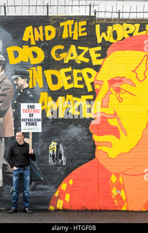 Belfast, Nordirland. 11 Mar 2017 - irisch republikanischen Gefangenen Welfare Association (IRPWA) halten einen Protest der Behandlung der republikanischen Gefangenen im Gefängnis Maghaberry HMP zu markieren. Stockfoto