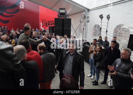 Tirana, Albanien 11. März 2017. Politische Kundgebung der Demokratischen Partei Albaniens im Zuge des Wahlkampfes 2017 in Albanien: Lulzim Basha Stockfoto