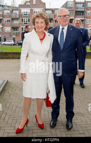 Leiden in den Niederlanden. 10. März 2017. Prinzessin Margriet und Pieter van Vollenhoven Ehemann besuchen die Eröffnung der Ausstellung kanadische Inuit-Kunst im Museum Volkenkunde in Leiden, Niederlande, 10. März 2017. Die Ausstellung umfasst Stücke aus He Privatsammlung der Prinzessin und Sammler Hans van Berkel. Prinzessin Margriet wurde 1943 in Kanada geboren. -KEIN Draht-SERVICE--Kein Draht-SERVICE - Foto: Patrick van Katwijk/Dutch Photo Press/Dpa/Alamy Live News Stockfoto