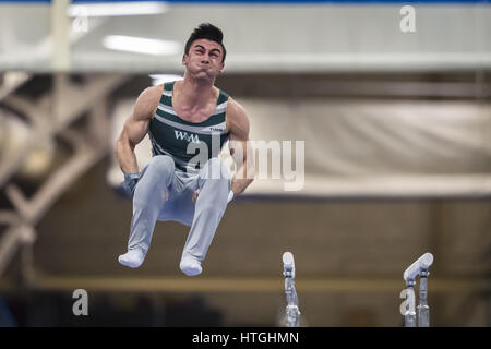 Annapolis, MD, USA. 10. März 2017. 10. März 2017: Aria Sabbagh konkurriert am Barren bei den Männern NCAA Gymnastik Treffen zwischen Navy Midshipmen, Air Force Falcons und William & Mary Tribe Macdonough Hall in Annapolis, Maryland. Bildnachweis: Scott Taetsch/ZUMA Draht/Alamy Live-Nachrichten Stockfoto