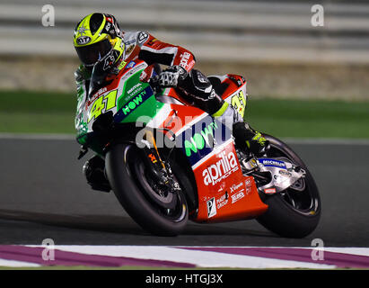 Doha. 11. März 2017. Spanier Aleix Espargaro von Aprilia Racing Team Gresini steuert sein Motorrad während der Vorsaison-Test auf dem Losail International Circuit in Katars Hauptstadt Doha am 11. März 2017, vor der Grand Prix von Katar, die vom 23. März bis 26 stattfinden wird. Bildnachweis: Nikku/Xinhua/Alamy Live-Nachrichten Stockfoto