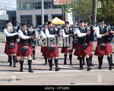 Dallas, Vereinigte Staaten 11. März 2017. Die jährliche Dallas St. Patrick's Parade stieg aus heute mit ehemaligen Dallas Polizeichef, David Brown als Grand Marshal.  Bildnachweis: Dallaspaparazzo/Alamy Live-Nachrichten Stockfoto