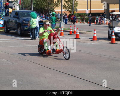 Dallas, Vereinigte Staaten 11. März 2017. Die jährliche Dallas St. Patrick's Parade stieg aus heute mit ehemaligen Dallas Polizeichef, David Brown als Grand Marshal.  Bildnachweis: Dallaspaparazzo/Alamy Live-Nachrichten Stockfoto