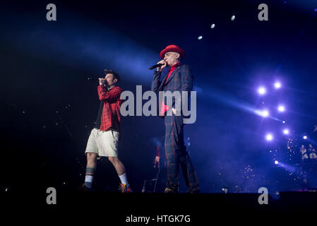 Turin, Italien. 11. März 2017. J-Ax und Fedez Durchführung auf Turin am Pala Alpitopur während der "kritisches Col Rolex Tour", am 11. März 2017, Fotos per Kreditkarte: Alberto Gandolfo/Alamy Live News Stockfoto