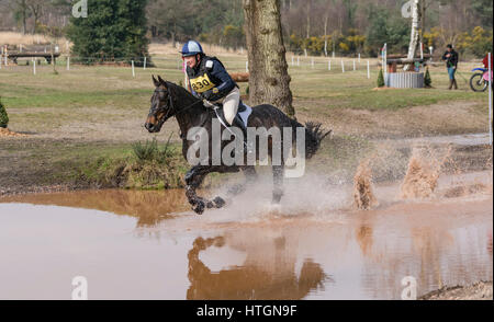 Tweseldown UK. 11. März 2017. Fahrer aus über dem Land konkurrieren in den BE-Pferd-Studien. Bildnachweis: Scott Carruthers/Alamy Live-Nachrichten Stockfoto