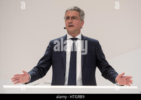 Ingolstadt, Deutschland. 15. März 2017. Audi AG-Chef Rupert Stadler spricht bei der Bilanz-Pressekonferenz des deutschen Automobilherstellers in Ingolstadt, Deutschland, 15. März 2017. Foto: Armin Weigel/Dpa/Alamy Live-Nachrichten Stockfoto