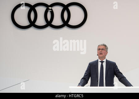 Ingolstadt, Deutschland. 15. März 2017. Audi AG-Chef Rupert Stadler spricht bei der Bilanz-Pressekonferenz des deutschen Automobilherstellers in Ingolstadt, Deutschland, 15. März 2017. Foto: Armin Weigel/Dpa/Alamy Live-Nachrichten Stockfoto