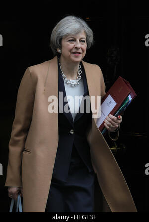 London, 15 Mär, 2017. Premierminister Theresa gesehen kann aus Downing Street 10 Frage des Ministerpräsidenten im Unterhaus. Credit: Wfpa/alamy Leben Nachrichten zu besuchen Stockfoto