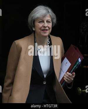 London, 15 Mär, 2017. Premierminister Theresa gesehen kann aus Downing Street 10 Frage des Ministerpräsidenten im Unterhaus. Credit: Wfpa/alamy Leben Nachrichten zu besuchen Stockfoto