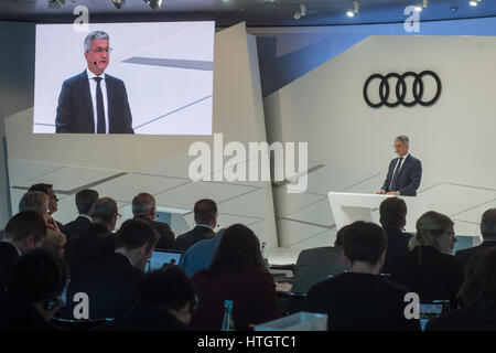 Ingolstadt, Deutschland. 15. März 2017. Audi AG-Chef Rupert Stadler spricht bei der Bilanz-Pressekonferenz des deutschen Automobilherstellers in Ingolstadt, Deutschland, 15. März 2017. Foto: Armin Weigel/Dpa/Alamy Live-Nachrichten Stockfoto