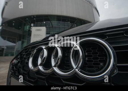 Ingolstadt, Deutschland. 15. März 2017. Ein Audi Auto gesehen vor dem Audi-Forum in der Bilanz-Pressekonferenz des deutschen Automobilherstellers in Ingolstadt, Deutschland, 15. März 2017. Foto: Armin Weigel/Dpa/Alamy Live-Nachrichten Stockfoto