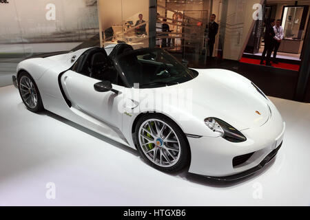 Genf, Schweiz - 3. März 2015: Porsche 918 Spyder auf der 85. Internationalen Genfer Autosalon im Palexpo. Stockfoto