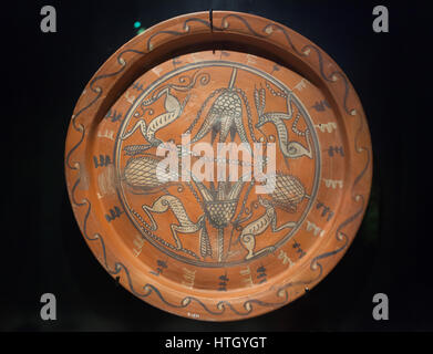 Platte mit Hasen. Roman-koptischen Keramik aus 3 bis 6. Jahrhundert n. Chr. auf dem Display im Staatliches Museum Agyptischer Kunst (staatliche Museum für ägyptische Kunst) in München, Bayern, Deutschland. Stockfoto