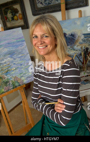 Susie Ray, Kopist/Malerin in ihrem Atelier in Cornwall Stockfoto