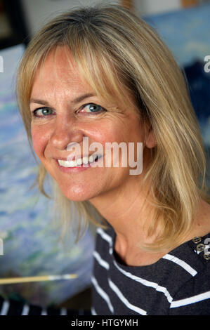 Susie Ray, Kopist/Malerin in ihrem Atelier in Cornwall Stockfoto