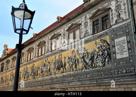 Tierrepräsentation, Architektur, Kunst und Handwerk, Gebäude außen, klarer Himmel, Farbbild, Kreativität, Tag, dresden, Dresden Deutschland, europa, Fell Stockfoto