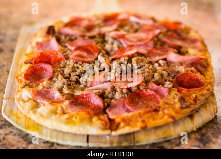 Fleisch-Liebhaber Pizza - rechteckig Stockfoto