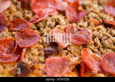 Fleisch-Liebhaber Pizza - rechteckig Stockfoto