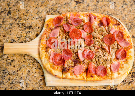 Fleisch-Liebhaber Pizza - rechteckig Stockfoto