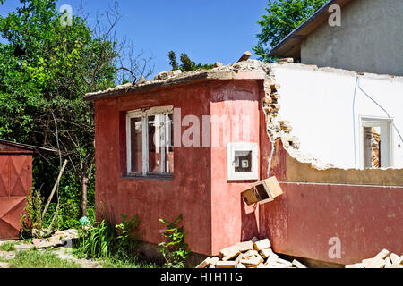 Altes Haus in Schutt und Asche, neue Gebäude zu bauen. Stockfoto