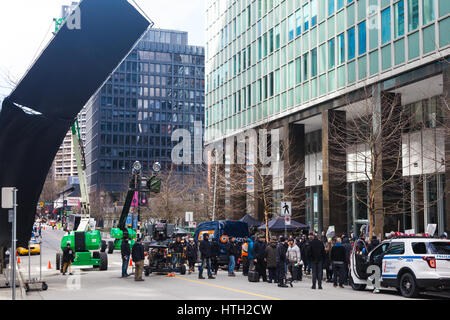 Film-set auf den Straßen von Vancouver simulieren einen Menge Protest in New York City Stockfoto