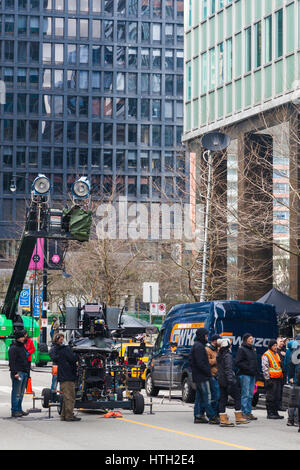 Film-set auf den Straßen von Vancouver simulieren einen Menge Protest in New York City Stockfoto