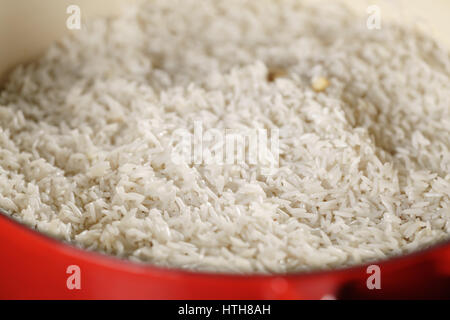 Pilaw Reis vorbereiten, Nahaufnahme Foto fallenden Stockfoto