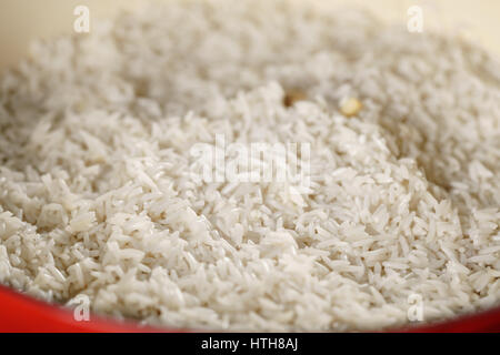Pilaw Reis vorbereiten, Nahaufnahme Foto fallenden Stockfoto