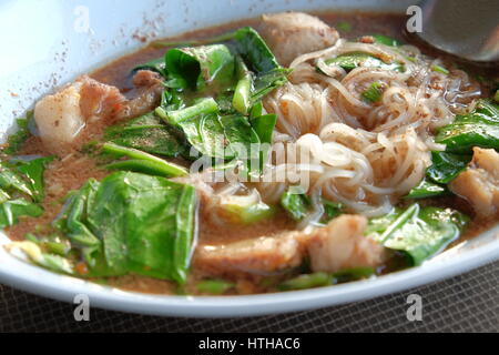 Geschmortes Schweinefleisch Nudelsuppe Stockfoto