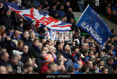 Rangers-Fans auf der Tribüne vor der Ladbrokes Scottish Premier League match bei Celtic Park, Glasgow. Stockfoto